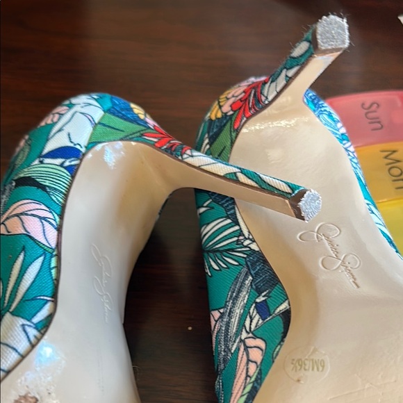 Jessica Simpson size 6, Floral Print Women's Stiletto Heels - Picture 4 of 16